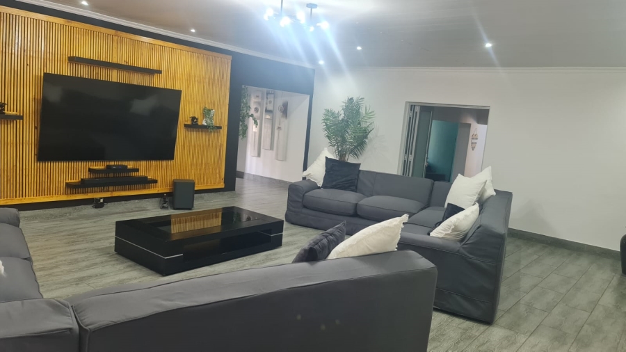 5 Bedroom Property for Sale in Protea Park North West
